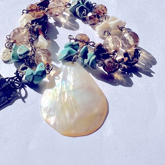 🐚Genuine Shell Turquoise Chip Glass Bead Gold Tone Necklace by Cookie Lee - Picture 3 of 6